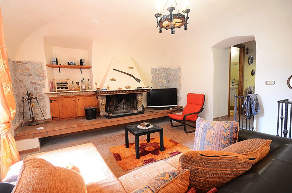Casa indipendente in vendita a BARETE 657177082 122109079965256250 8329768426643122609 N 1024x678