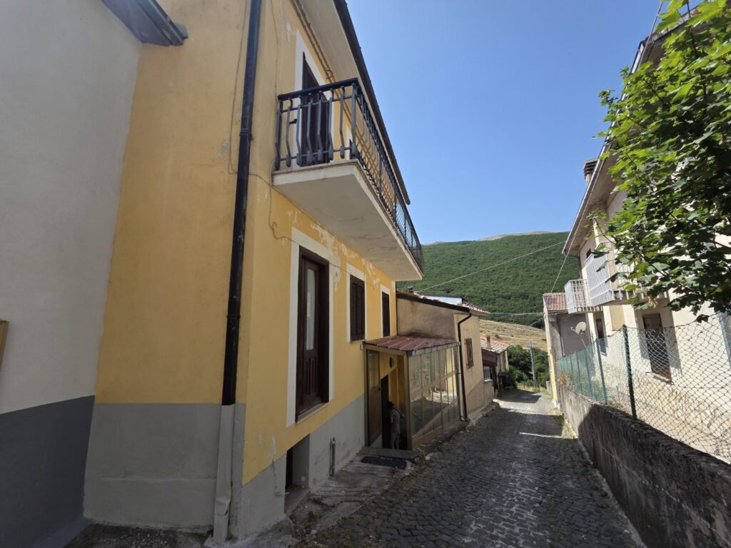 Casa CIELO/TERRA in vendita a CASAMAINA (Lucoli) CIELOTERRA A CASAMAINA Lucoli Abruzzo 1024x768
