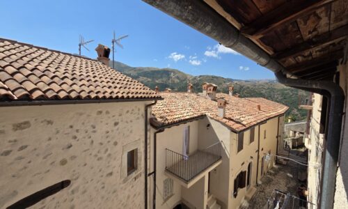 CieloTerra a Lucoli alto 41000euro1 CieloTerra A Lucoli Alto 41000euro1 500x300